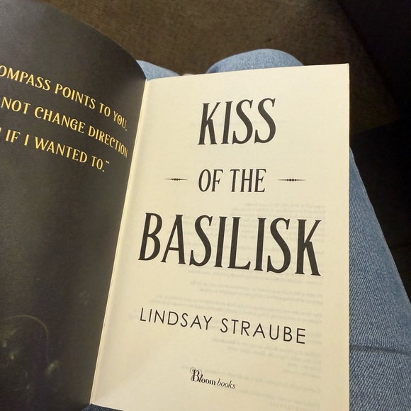 Kiss of the Basilisk (Deluxe Edition) by Lindsay Straube. - Picture 4 of 8